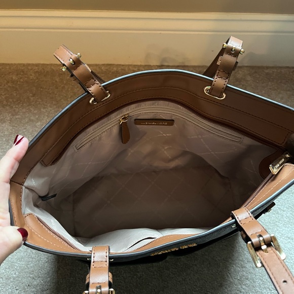 Michael Kors Purse - Picture 4 of 8